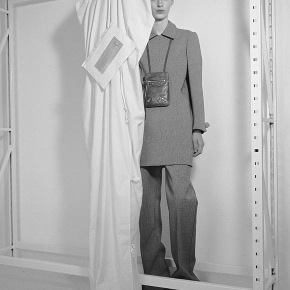 BALENCIAGA Arena Leather Mini Phone Bag Neck Pouch - Picture 5 of 5